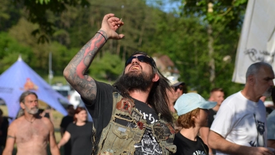 Gute Laune an der Bühne beim Auftritt von Nevver. (Foto: Yvonne Neckermann)