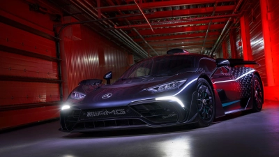 Formel 1 für die Straße: Der zugleich formschöne AMG One ist nicht nur sündhaft teuer, sondern auch schon ausverkauft. (Foto: Dominic Fraser/The Loh Collection/dpa-tmn)