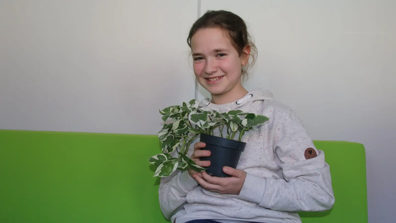 Laura Hoffmann behandelte ihre Pflanzen unterschiedlich und beobachtete, wie sie sich entwickelten. (Foto: Stefan Neidl)