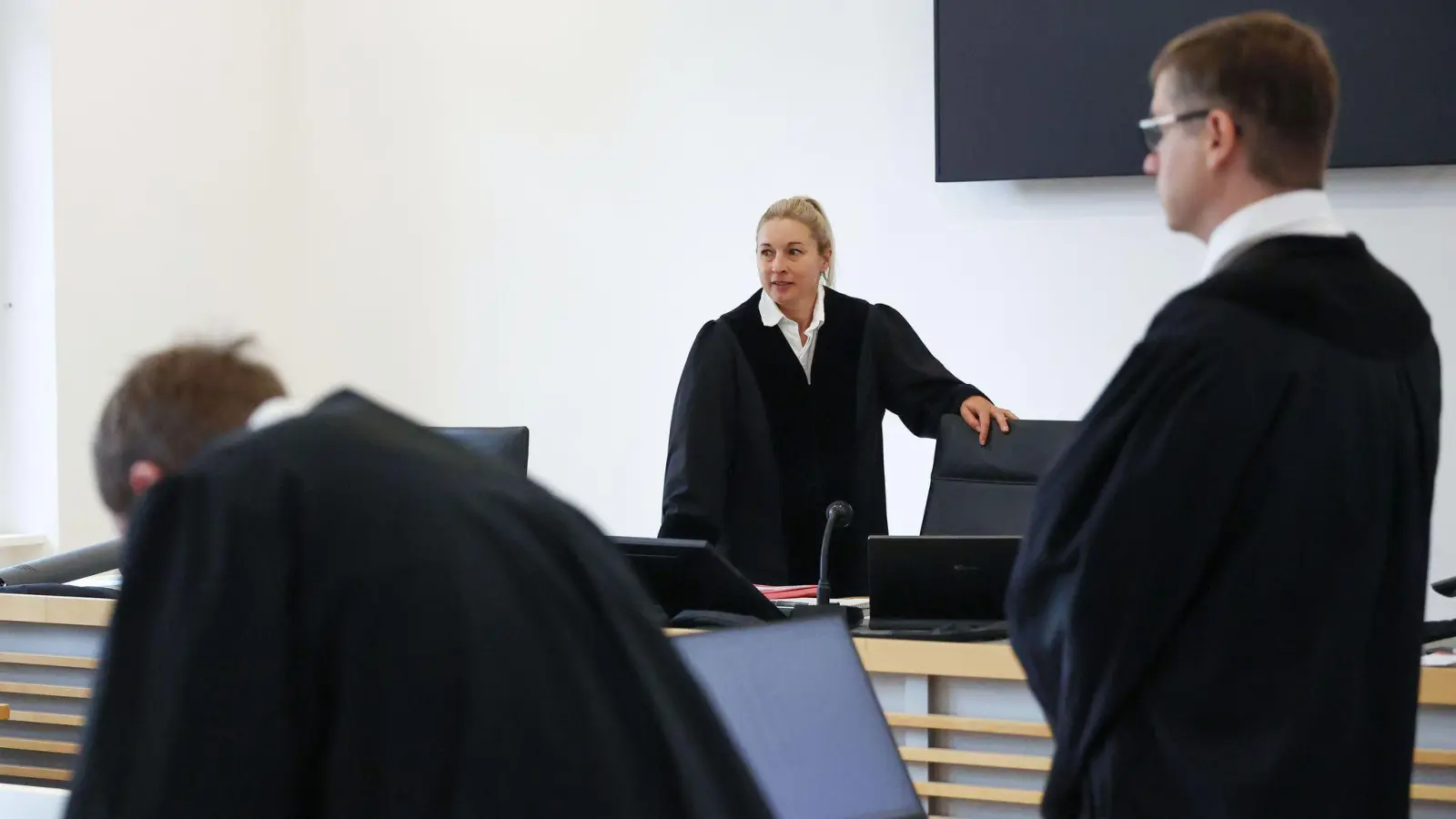 Ein umstürzender Baum erschlug in der Nähe von Forchheim einen kleinen Jungen. (Foto: Daniel Löb/dpa)
