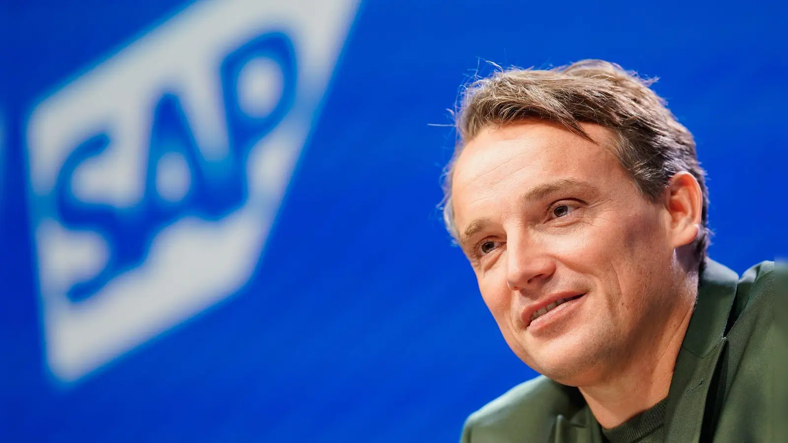 SAP-Chef Christian Klein verspricht Maßstäbe für Datenhoheit, Sicherheit und Innovation im Gesundheitswesen. (Archivbild) (Foto: Uwe Anspach/dpa)