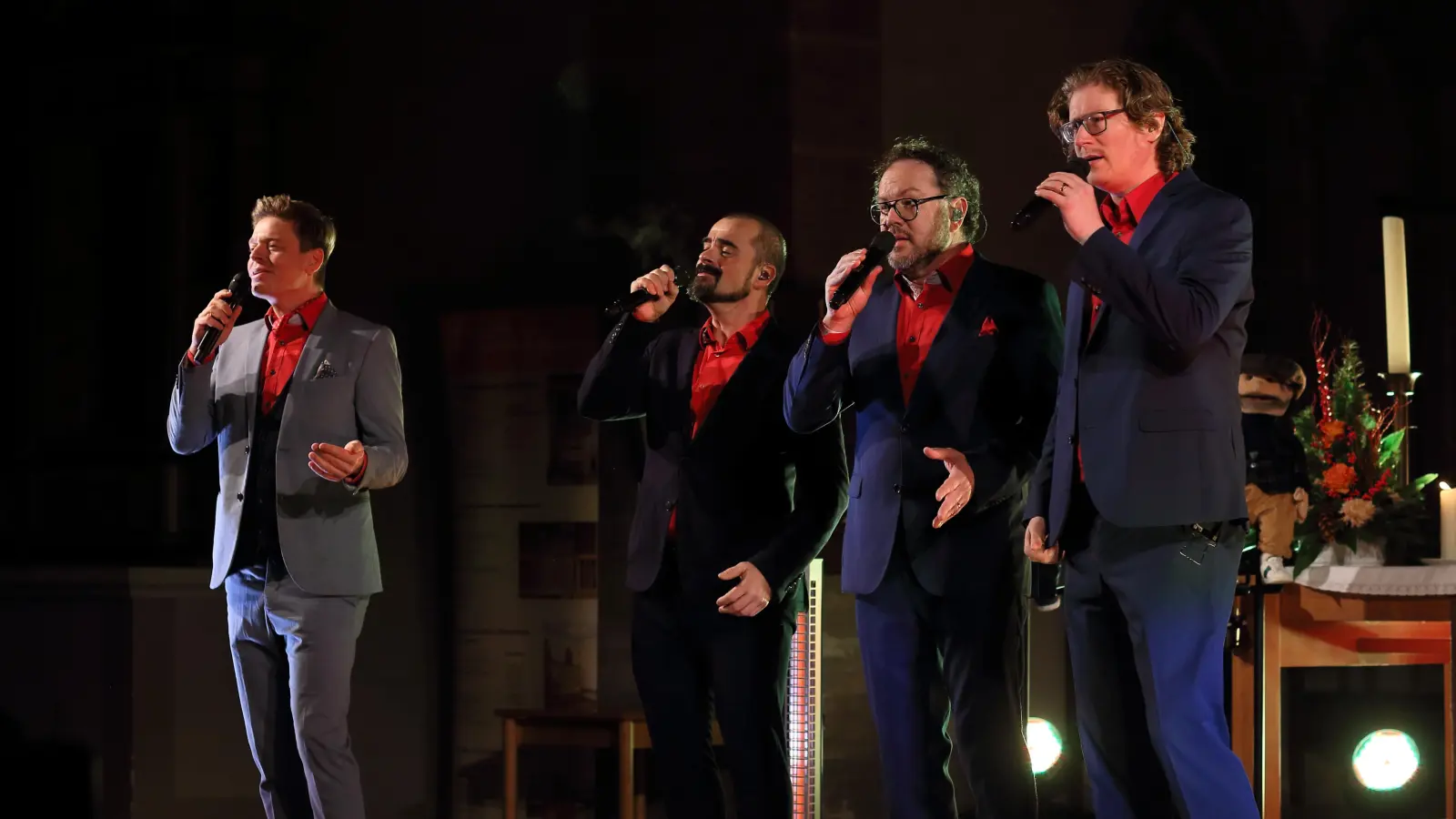 Längst ist es Kult, das Weihnachtskonzert von Viva Voce. David Lugert, Bastian Hupfer, Heiko Benjes und Andreas Kuch (von links) beim Auftritt in der Ansbacher Johanniskirche. (Foto: Thomas Wirth)