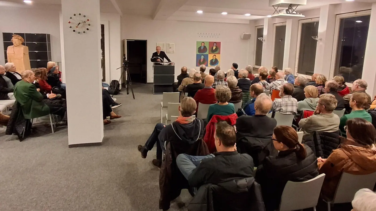 Im Feuerbachhaus gab es beim Vortrag von Andreas Zumach kaum noch freie Plätze. (Foto: Etz langt's/Boris-André Meyer)