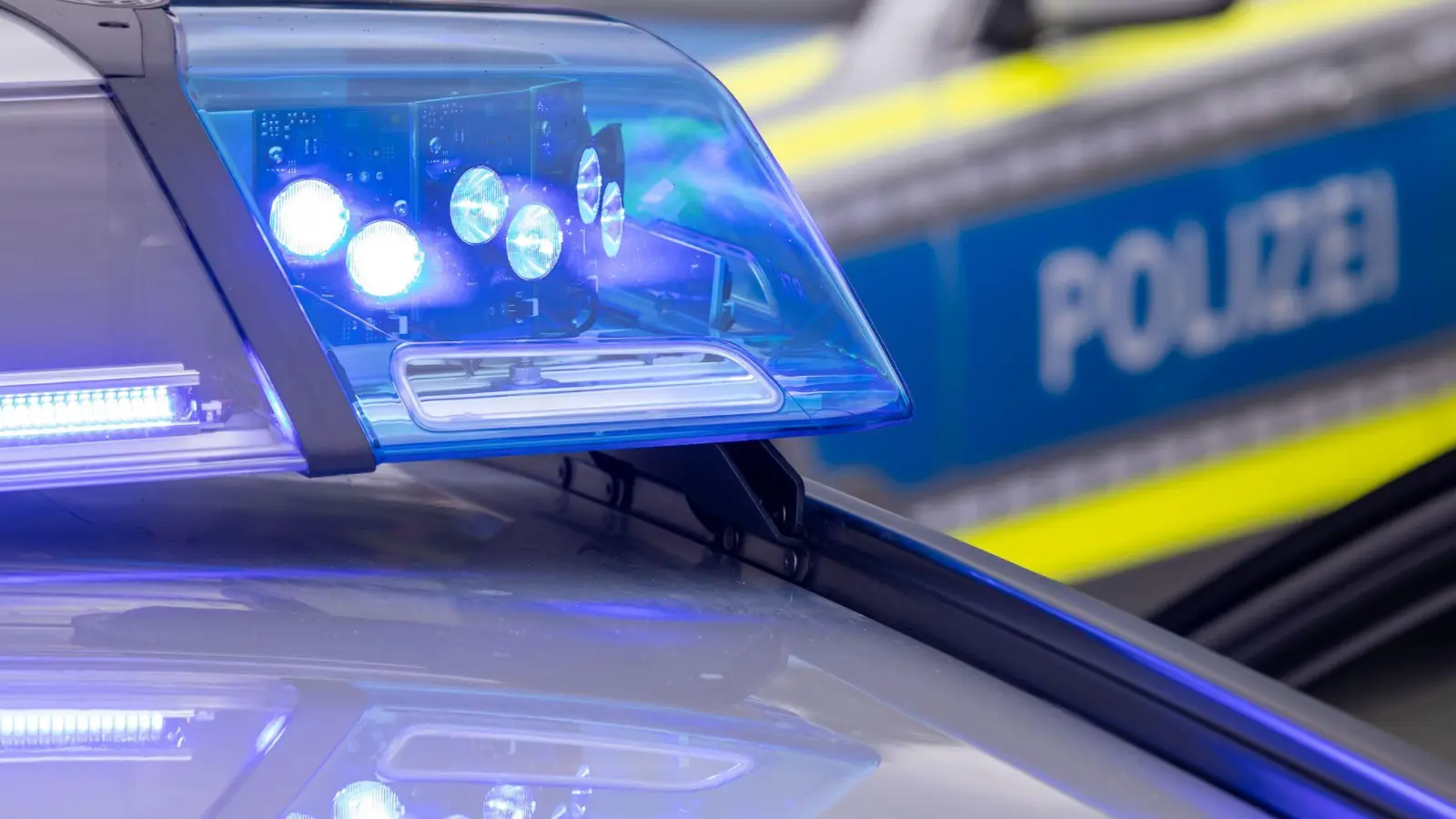 Der 47-Jährige soll mit seinem Fahrzeug den Jungen zu spät gesehen haben. (Symbolbild) (Foto: Daniel Karmann/dpa)