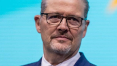 Arbeitgeberpräsident Rainer Dulger (links) fordert von CSU-Chef Markus Söder ein Verzicht auf die Umsetzung der dritten Stufe der Mütterrente. (Archivbild) (Foto: Michael Kappeler/dpa)