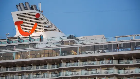 Die Reederei TUI Cruises verzichtet auf die Maskenpflicht an Bord der „Mein Schiff“-Flotte. (Foto: Socrates Baltagiannis/dpa)