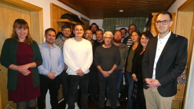 Die nominierten Gemeinderatskandidatinnen und -kandidaten der „Freien Wählergemeinschaft Lellenfeld” mit dem ebenfalls nominierten Bürgermeisterkandidaten Marco Friedel (Zweiter von links). (Foto: Walter Oberhäußer)