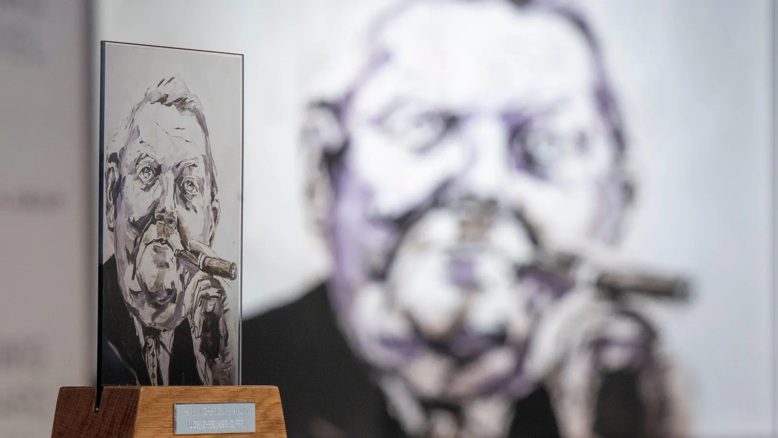 Seit Tagen gibt es Wirbel um den Ludwig-Erhard-Gipfel am Tegernsee. (Archivbild) (Foto: Peter Kneffel/dpa)