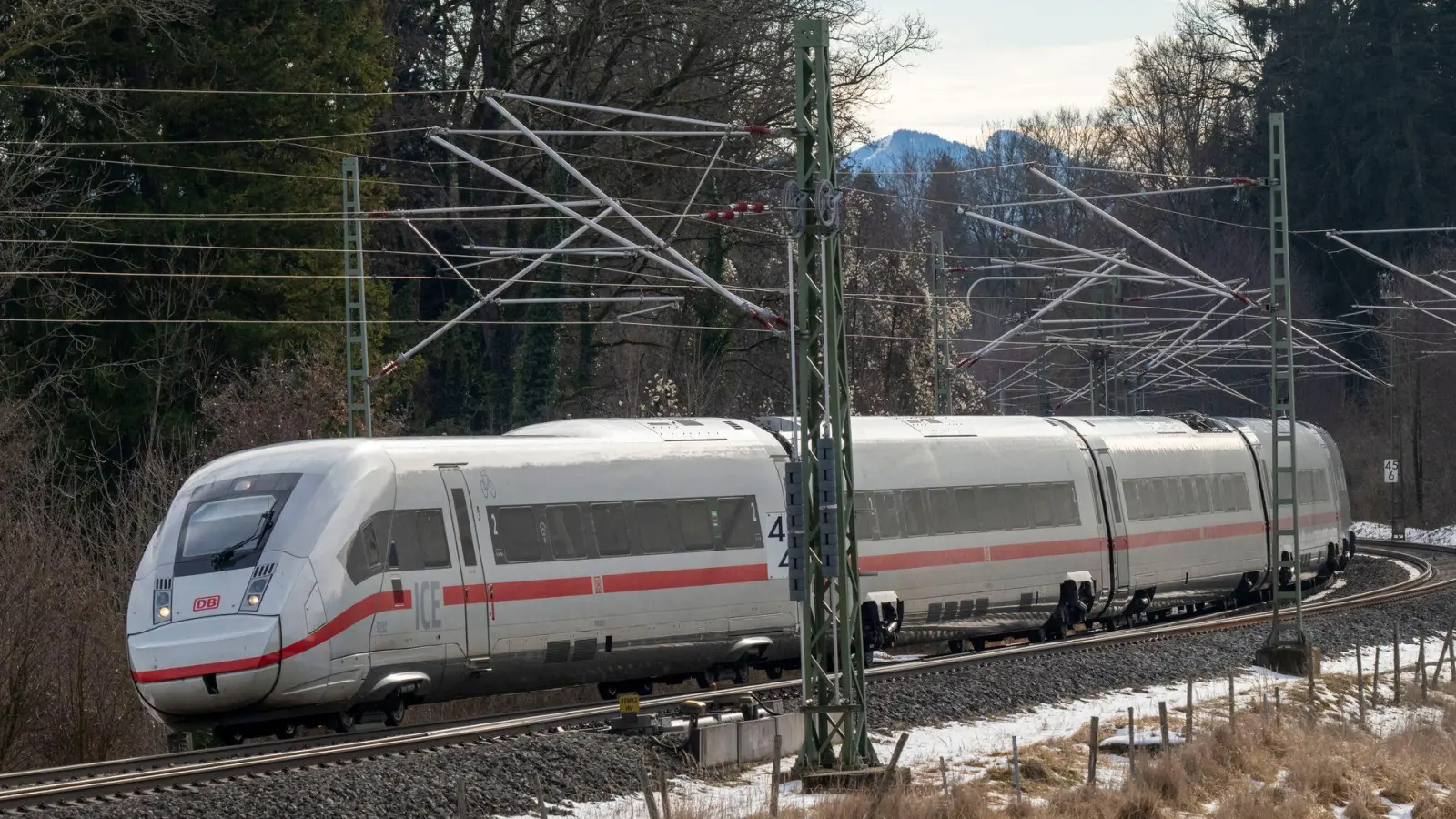 Ein Gleisneubau im Inntal soll in der Zukunft schnellere Zugverbindungen über den Brenner nach Italien bringen.  (Foto: Peter Kneffel/dpa)