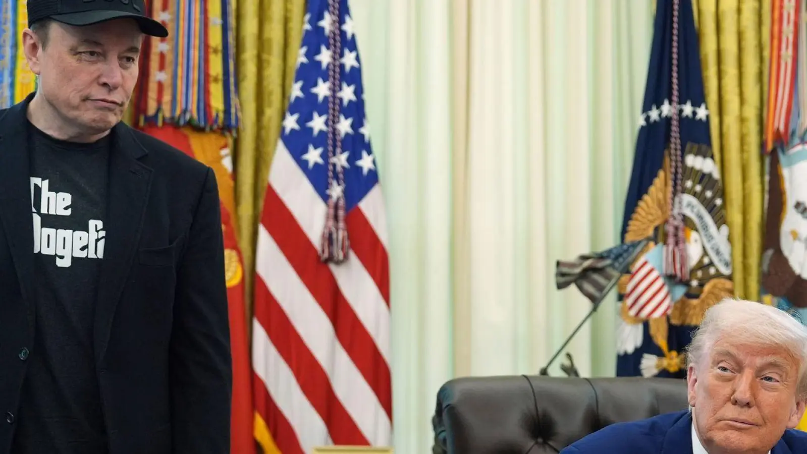 US-Präsident Donald Trump verabschiedet Tech-Milliardär Elon Musk, der für die Regierung die Kostensenkungsinitiative Doge führte. (Foto: Evan Vucci/AP/dpa)