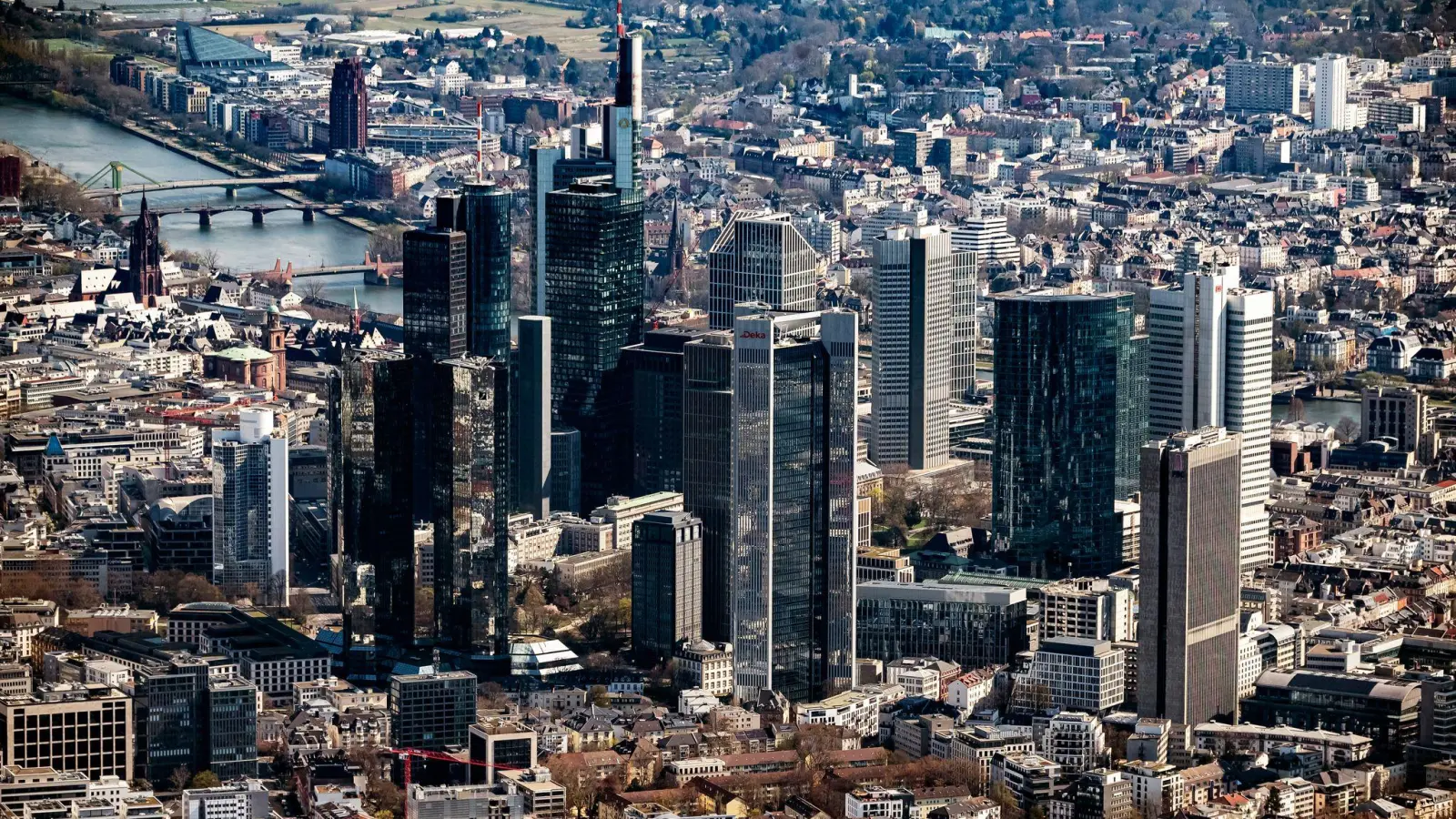 Banken-Skyline in Frankfurt: Mit Cum-Cum-Deals verursachten Banken geschätzt einen Steuerschaden in Milliardenhöhe. (Symbolbild) (Foto: Uli Deck/dpa)