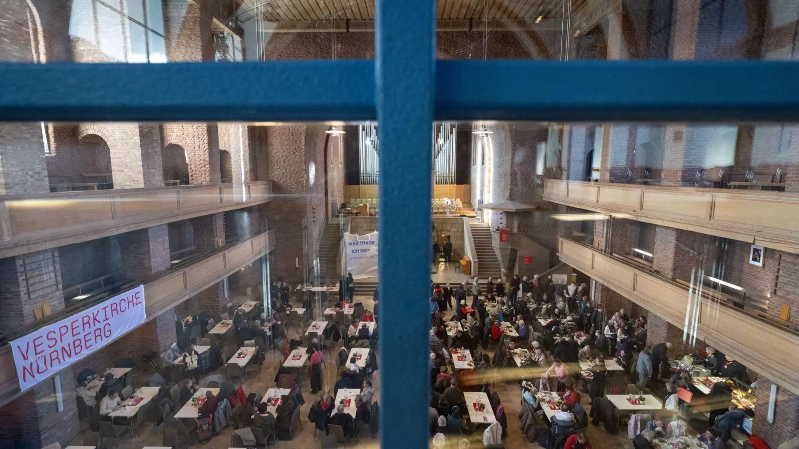 In Nürnberg gibt es wieder die Vesperkirche, die in den kältesten Monaten des Jahres einen wärmenden Ort bieten will. (Foto: Pia Bayer/dpa)