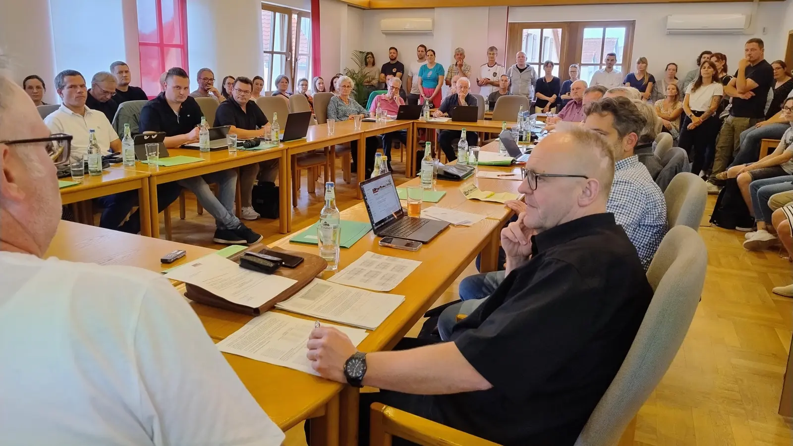 Fast 50 Besucher verfolgten am Mittwochabend die Sitzung des Heilsbronner Stadtrats, als die Höhe der Kita-Gebühren auf der Tagesordnung stand. (Foto: Eckard Dürr)