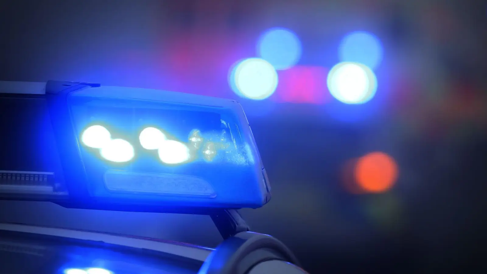 Nach Angaben der Polizei hat der 54 Jahre alte Autofahrer einen Krampfanfall erlitten. (Symbolbild) (Foto: Karl-Josef Hildenbrand/dpa)