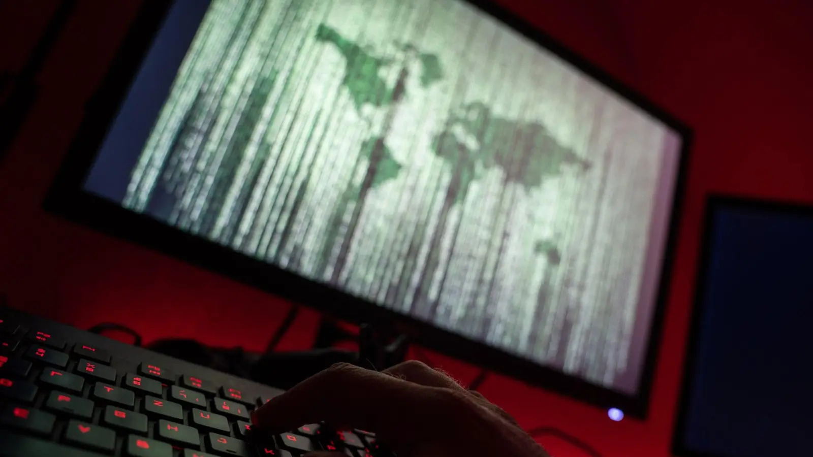 Unter dem Namen „White Tiger“ soll ein junger Mann im Internet Kinder und Jugendliche sexuell missbraucht haben. (Symbolbild) (Foto: Nicolas Armer/dpa)