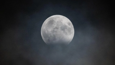 Die Bundesregierung will binnen fünf Jahren 35 Milliarden Euro für Weltraumprojekte und eine Sicherheitsarchitektur im All bereitstellen. (Symbolbild)  (Foto: Christophe Gateau/dpa)
