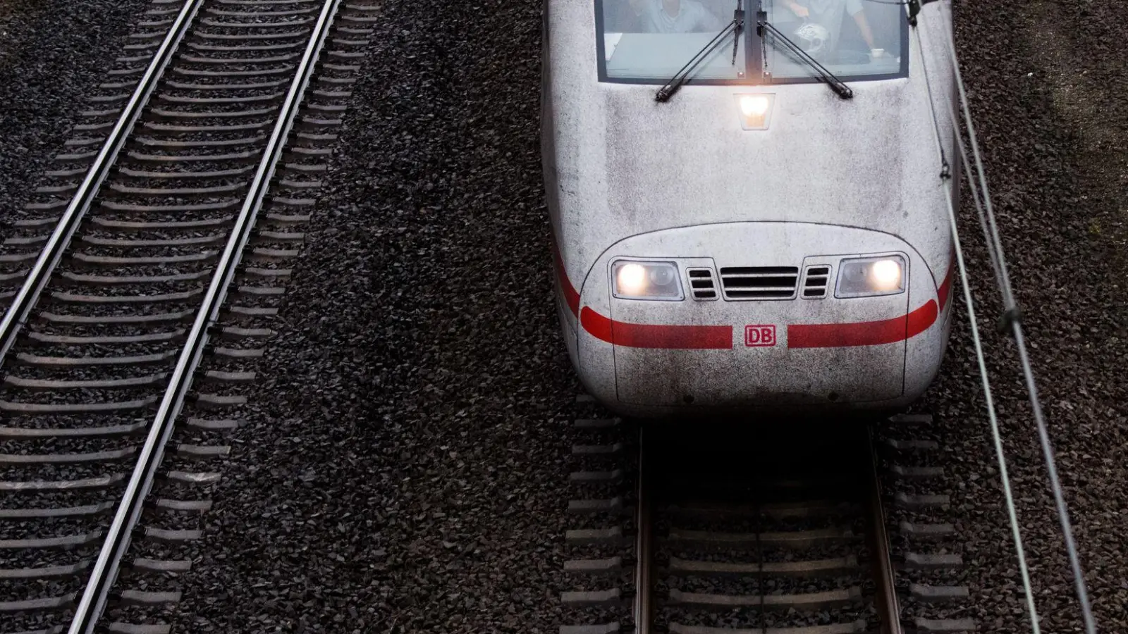 Betroffene beider ICE müssen Geduld mitbringen. (Symbolbild) (Foto: Julian Stratenschulte/dpa)