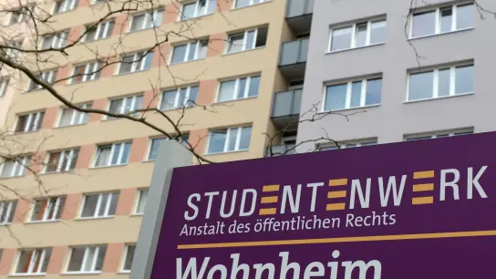 In den Wohnheimen des Deutschen Studentenwerks leben rund 300.000 Studierende. Sie sind nun zu einer Energiespar-Challenge aufgefordert. (Foto: Jens Kalaene/dpa-Zentralbild/dpa-tmn)