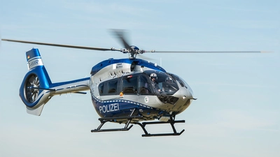 Nach dem Raubüberfall fahndete die Polizei auch mit einem Hubschrauber. (Symbolbild) (Foto: Wolfram Kastl/dpa)