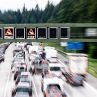 Gewusel und Stop-and-go: Manchmal ist es gar nicht so einfach, die Augen überall zu haben und dann kracht's schon mal. (Foto: Matthias Balk/dpa/dpa-tmn)