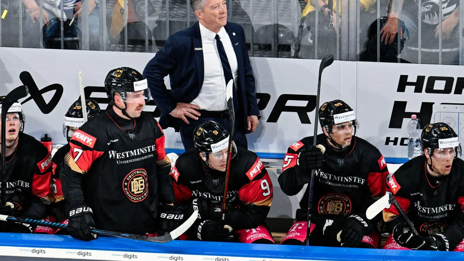 Nach zwei Enttäuschungen bei der WM 2025 und Olympia 2026 steht auch Bundestrainer Harold Kreis mehr unter Beobachtung. (Archivbild) (Foto: Uwe Anspach/dpa)