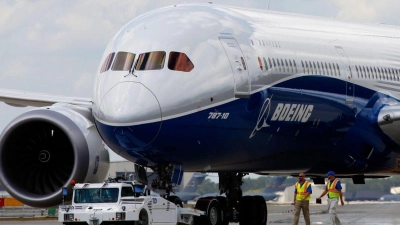 Beim Modell 787 „Dreamliner“ soll Boeing gegen eigene Qualitätsvorgaben verstoßen - so behauptet es ein Whistleblower. Der Konzern weist die Vorwürfe zurück. (Foto: Mic Smith/AP/dpa)