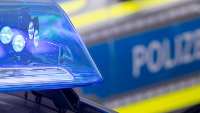 Der Polizei gelang es, den Familienvater von Frau und Kind zu trennen. (Symbolbild) (Foto: Daniel Karmann/dpa)