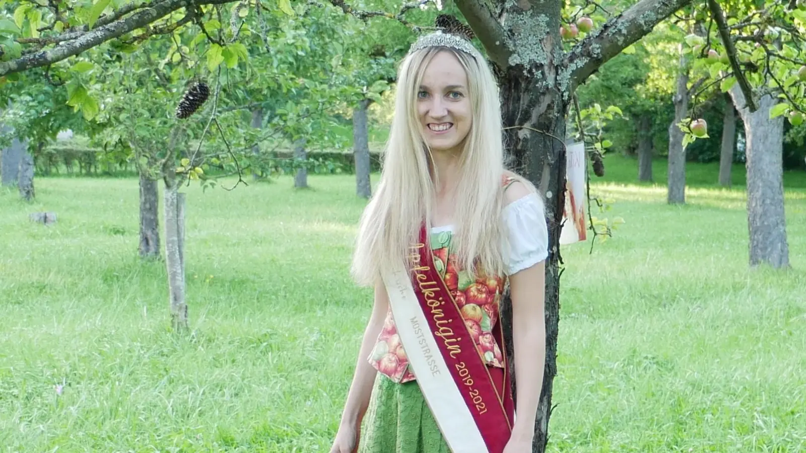 Sieben Jahre Apfelkönigin Anna I. ist selbst schon Tradition FLZ.de