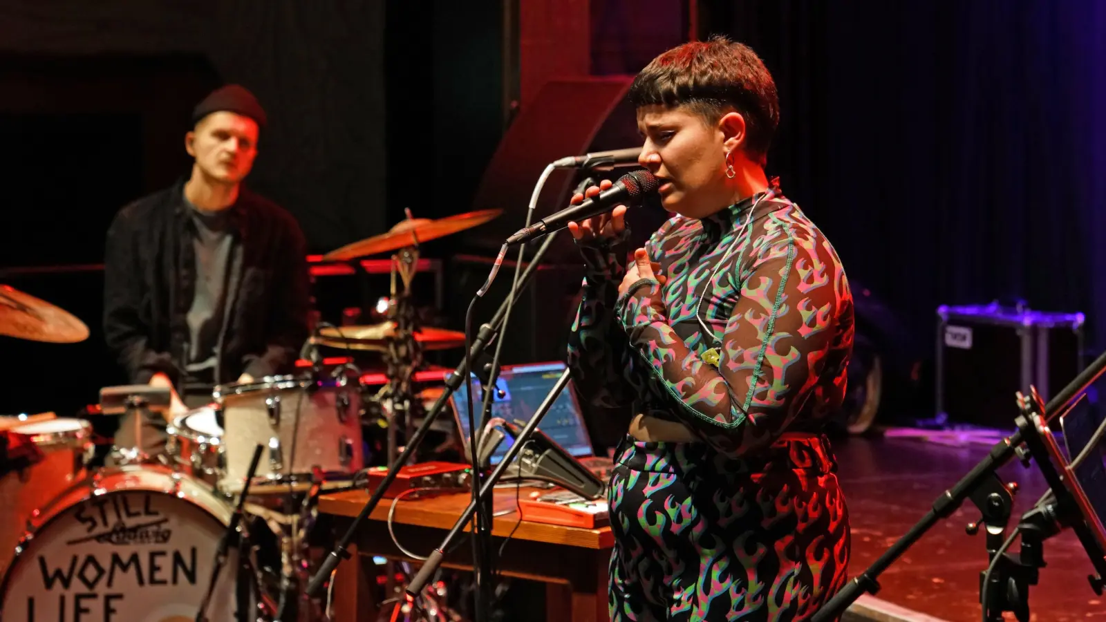Sorgte für ein fetziges Finale beim Festival „Hinter ins Land“: die Sängerin LNA, Elena Steri. (Foto: Elke Walter)