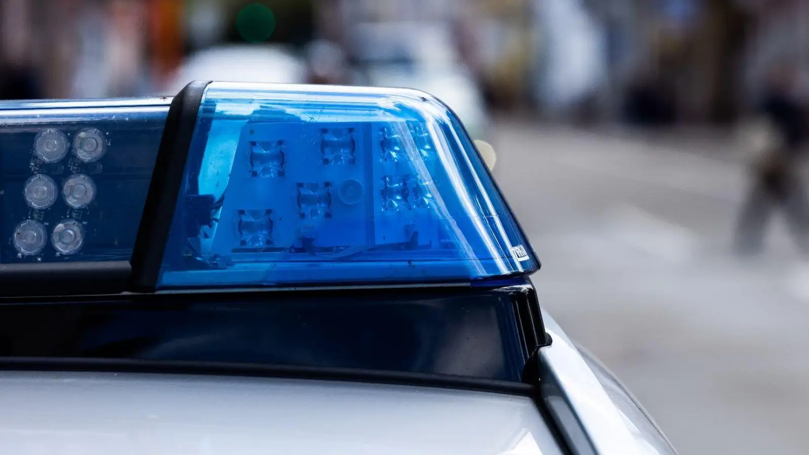 Die Polizei wurde wegen einer Softair-Pistole nach Markt Bibart gerufen. (Symbolbild: Philipp von Ditfurth/dpa)