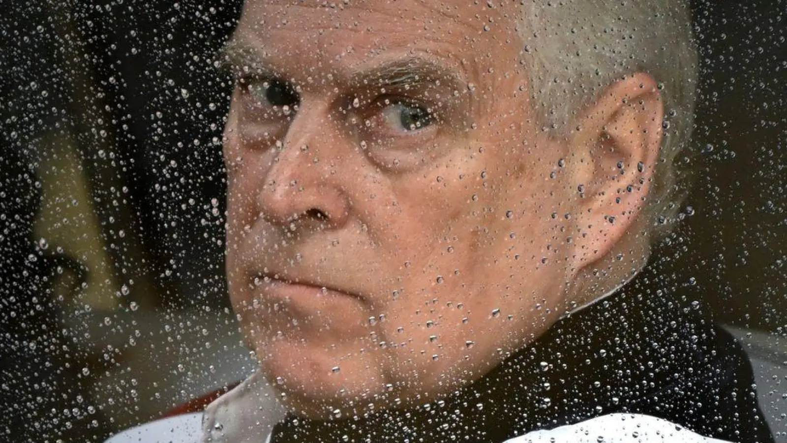 Prinz Andrew legt im Zuge des Epstein-Skandals Titel und Ehrungen ab. (Archivbild) (Foto: Toby Melville/Pool Reuters/dpa)