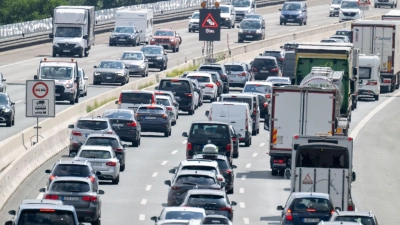 Herbstferien in Bayern: Am Freitag erwartet der ADAC die größte Staugefahr. (Archivbild) (Foto: Pia Bayer/dpa)