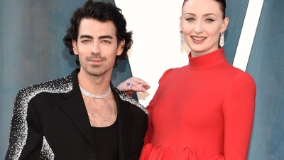 Die britische Schauspielerin Sophie Turner und der US-Sänger Joe Jonas gaben vor rund zwei Wochen ihre Scheidungspläne bekannt. (Foto: Evan Agostini/Invision via AP/dpa)
