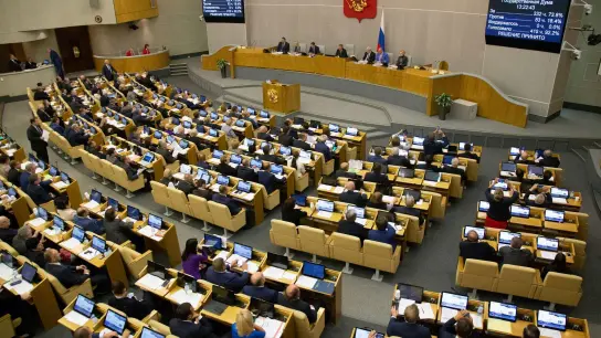 Die Duma in Moskau votierte für die Verschärfung des Gesetzes über „ausländische Agenten“ (Archivbild). (Foto: Alexander Zemlianichenko/AP/dpa)