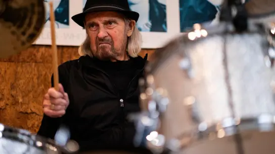 Nach kurzer Krankheit verstorben: Die Rock-Band Yes trauert um ihren Drummer Alan White. (Foto: Dean Rutz/The Seattle Times via AP/dpa)