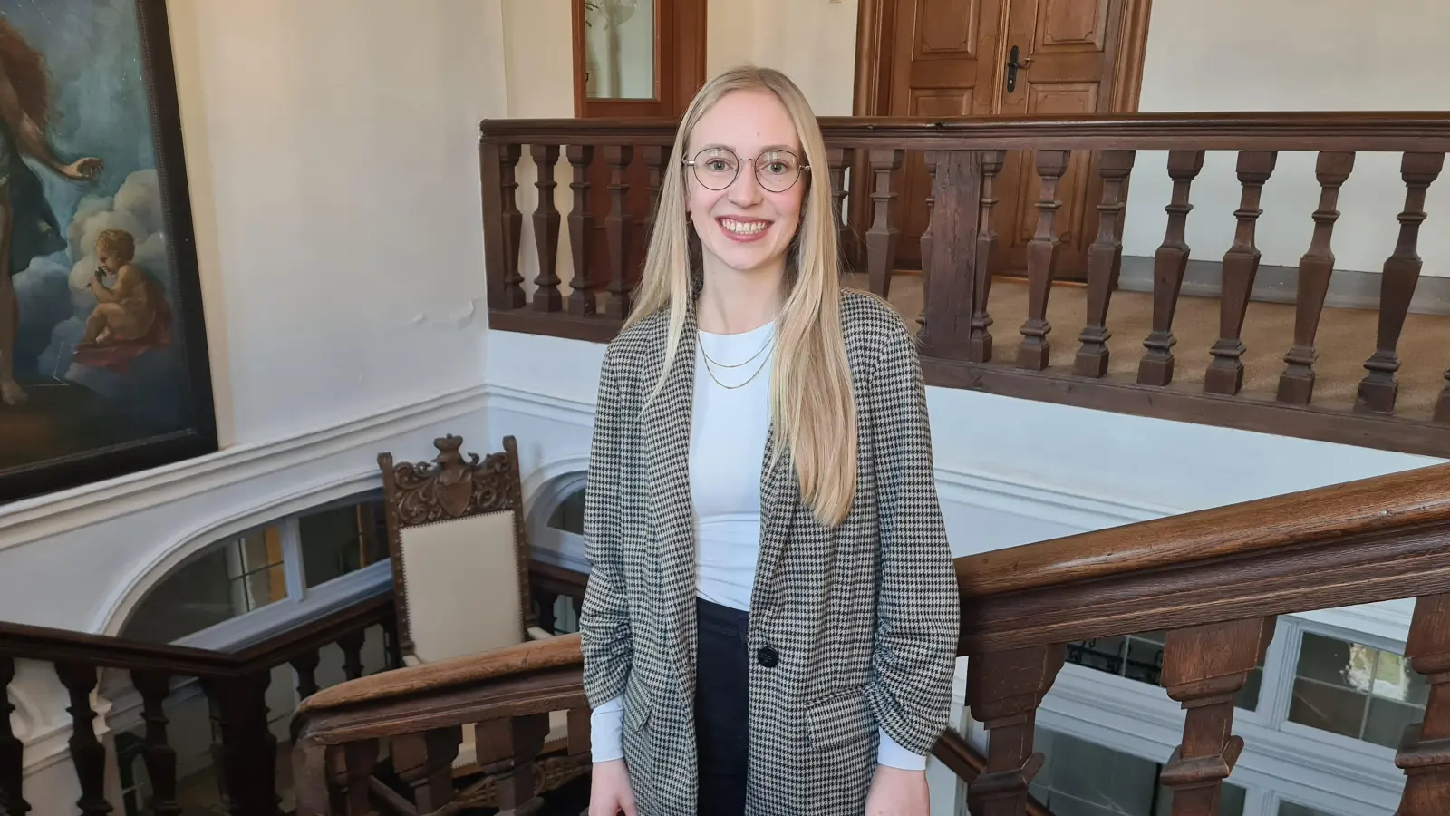 Ronja Schirmer freut sich auf neue Aufgaben im Ipsheimer Bauamt. (Foto: Anna Franck)