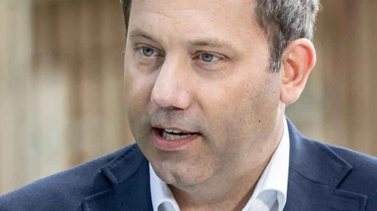 Wie können die Löcher im Haushalt gestopft werden? „Da wird keine Option vom Tisch genommen“, sagt der Finanzminister.  (Foto: Axel Heimken/ZDF/dpa)