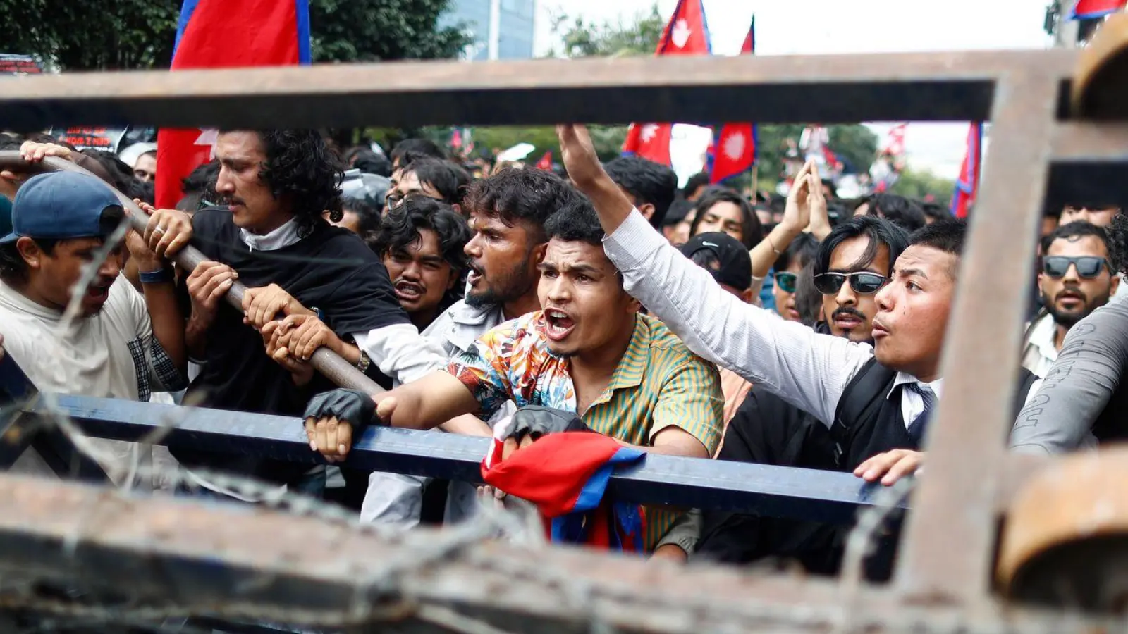 Demonstranten protestierten gegen Korruption und die Abschaltung der sozialen Medien durch die Regierung Nepals. (Foto: Skanda Gautam/ZUMA Press Wire/dpa)