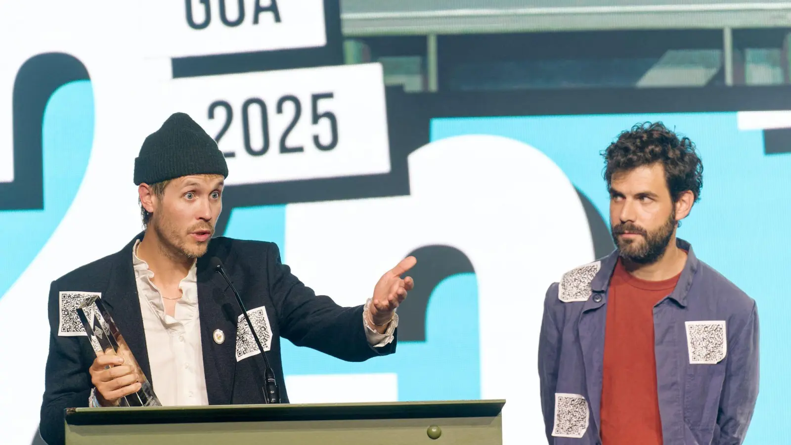 Protest auf offener Bühne: Zwei Preisträger lehnen die Auszeichnung ab (Foto: Henning Kaiser/dpa)