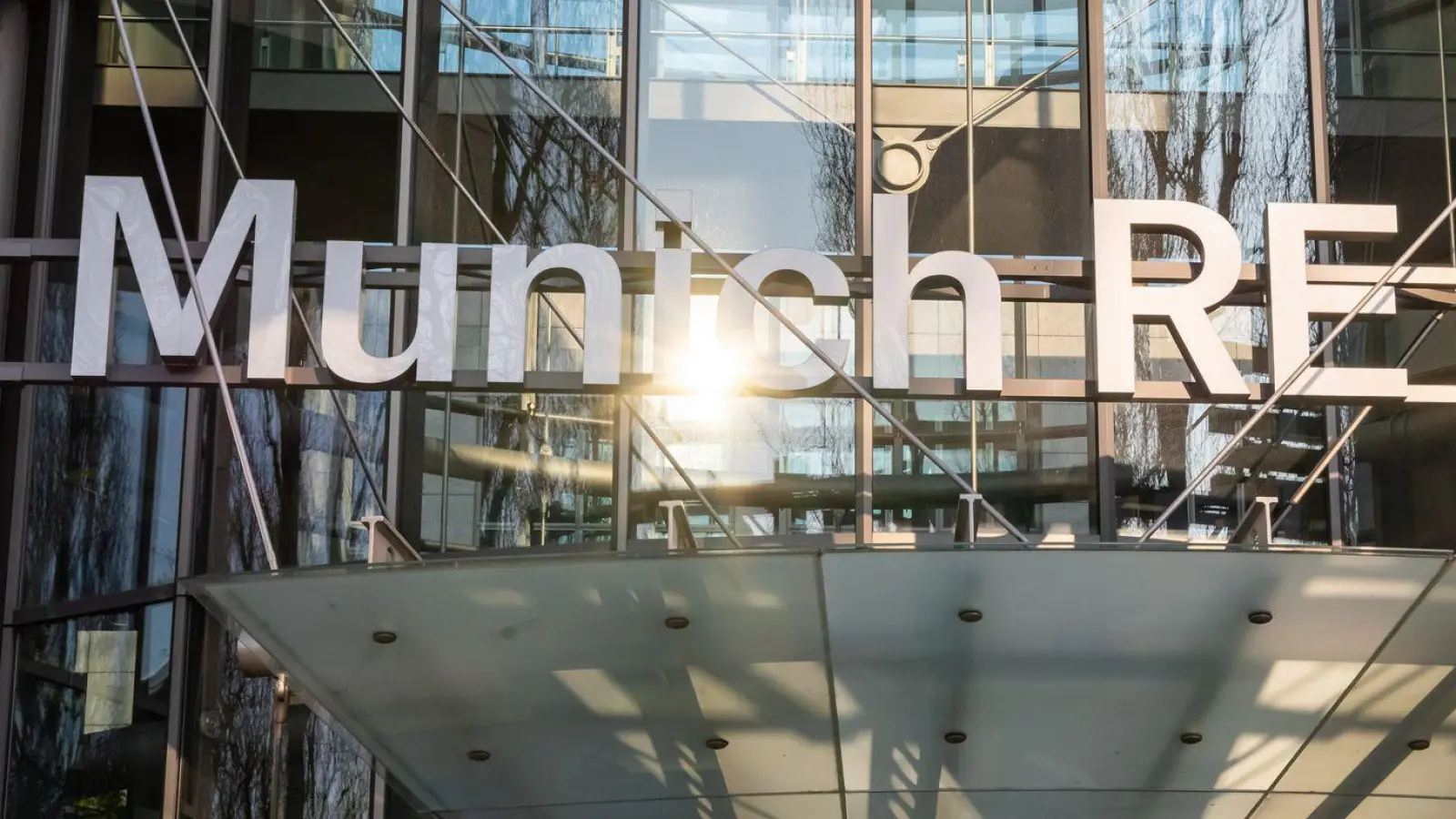 Details zum zweiten Quartal will Munich Re am 8. August veröffentlichen. (Archivbild) (Foto: Peter Kneffel/dpa)