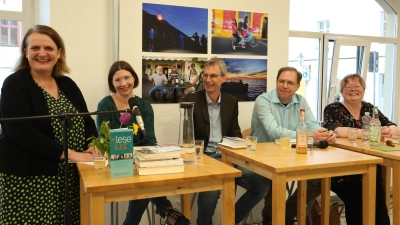 Trafen sich bei der LeseLust zum Bücherplausch (von links): Bettina Baumann, Antonia Reineke, Johannes Seyerlein, Axel Krauße und Stephanie Heinrich. (Foto: Martina Kramer)