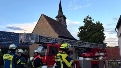Der Blitz verursachte ein Feuer. (Symbolbild) (Foto: Pascal Höfig/NEWS5/dpa)
