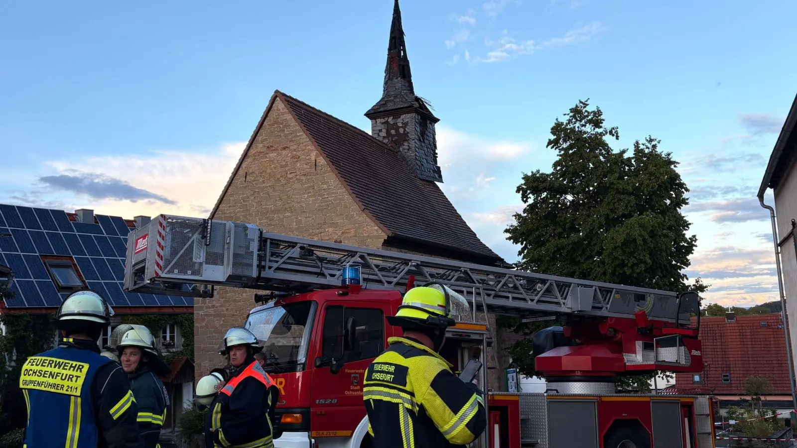 Der Blitz verursachte ein Feuer. (Symbolbild) (Foto: Pascal Höfig/NEWS5/dpa)