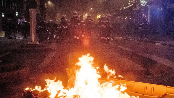 In den Straßen von Paris entlädt sich die Wut. (Foto: Gerard Cambon/Le Pictorium via ZUMA Press/dpa)