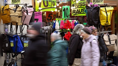 Sparen und auf größere Anschaffungen verzichten, das ist zurzeit das Credo der Verbraucherinnen und Verbraucher. (Archivbild) (Foto: Soeren Stache/dpa/ZB)