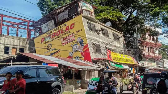 Ein auf die Seite umgekipptes Haus nach dem Erdbeben in der philippinischen Provinz Abra. (Foto: Verwaltung von Abra/XinHua/dpa)