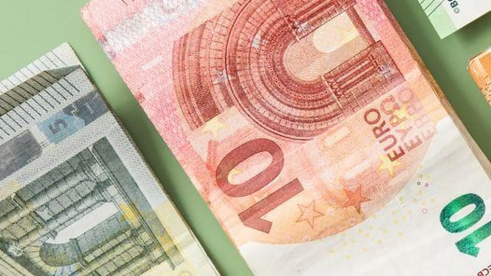 Trotz Leitzinssenkung bieten manche Banken noch über 2 % aufs Tagesgeld. (Foto: Christin Klose/dpa-tmn)