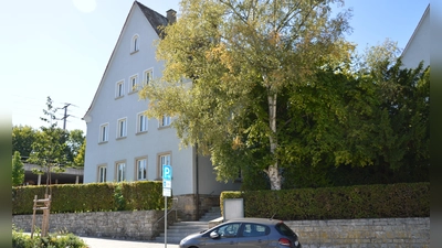 Hier im Blockschulheim, in dem wochenweise Berufsschüler aus ganz Bayern nächtigen, steht seit geraumer Zeit eine Etage leer. Hier soll bis Ende des Jahres eine Unternehmer-WG einziehen.  (Foto: Patrick Lauer)