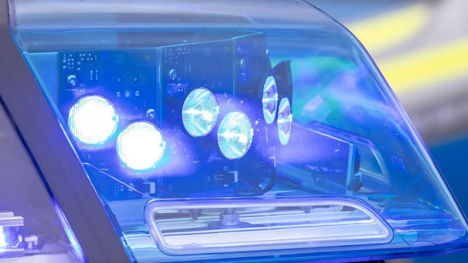 Der mutmaßliche Unfallverursacher war zunächst nicht bekannt. (Symbolbild) (Foto: Daniel Karmann/dpa)