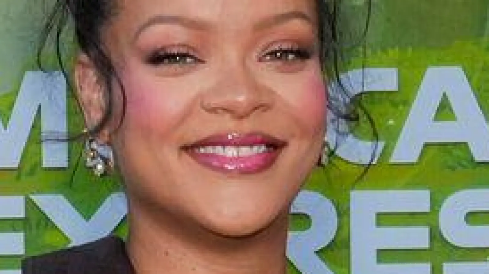 Rihanna und ihre Söhne Riot Rose Mayers (l) und RZA Athelston Mayers (r) bei der Premiere. (Foto: Jordan Strauss/Invision/AP/dpa)